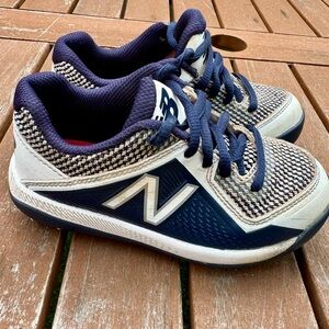 New Balance J4040 Rubber Molded Baseball Cleat (Little Kid/Big Kid)